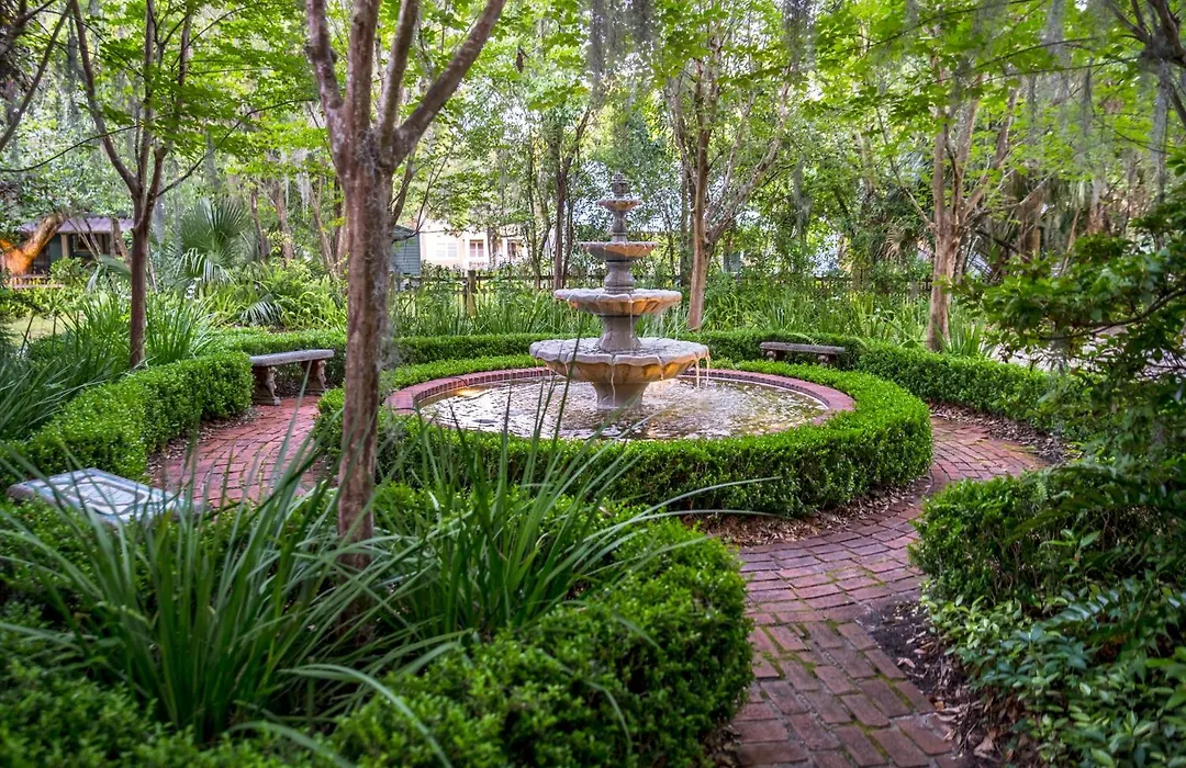 Magnolia Plantation & Cottages-1